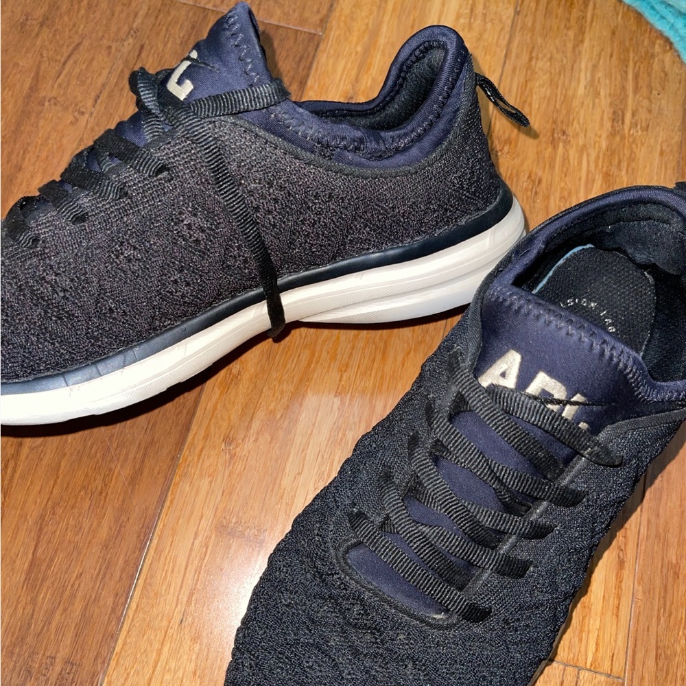 USED APL BLACK SNEAKERS! SIZE 7 WOMEN